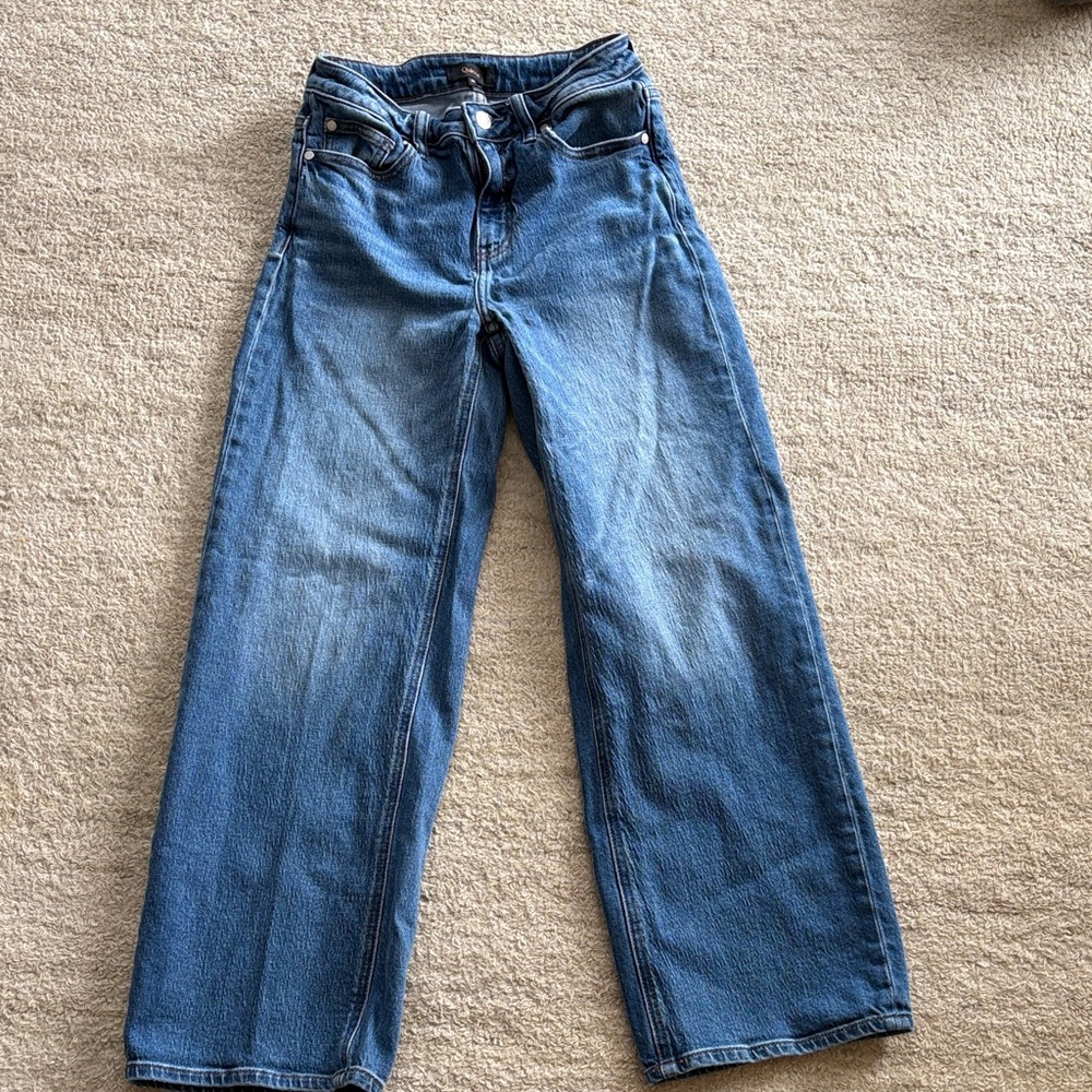 Quince Straight-Leg Women’s Jeans in Medium Blue Wash - Picture 3 of 4